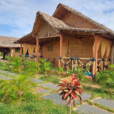 Hampi Rasta Cafe Hotel Exterior photo