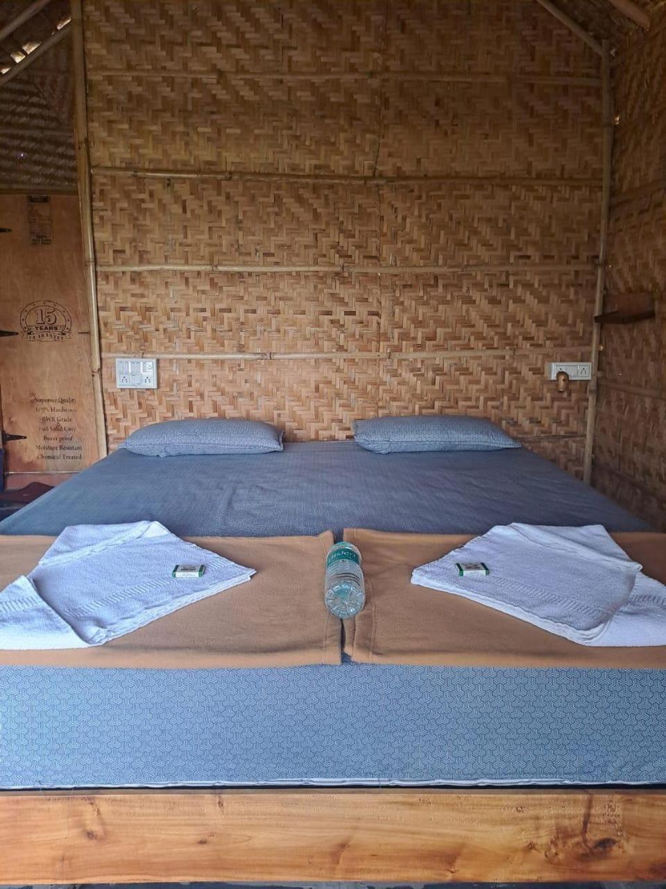 Hampi Rasta Cafe Hotel Exterior photo